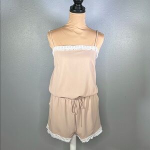 Ninexis tan fringe trim boho spaghetti strap elastic waist casual romper sz L